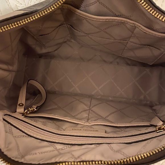 Michael Kors shoulder bag excellent condition! - Picture 5 of 5